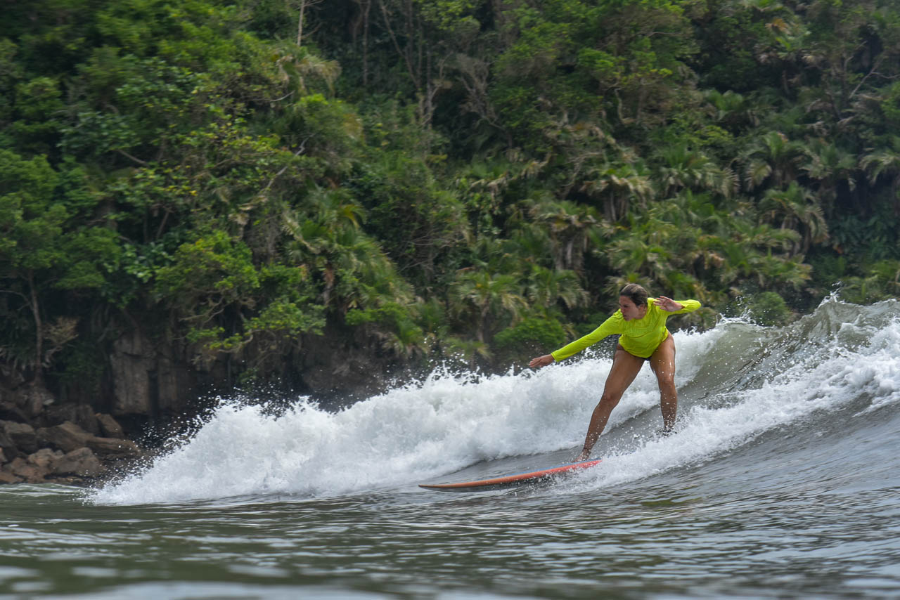 Basic surf lessons Meninas do mar Surf School Itacare